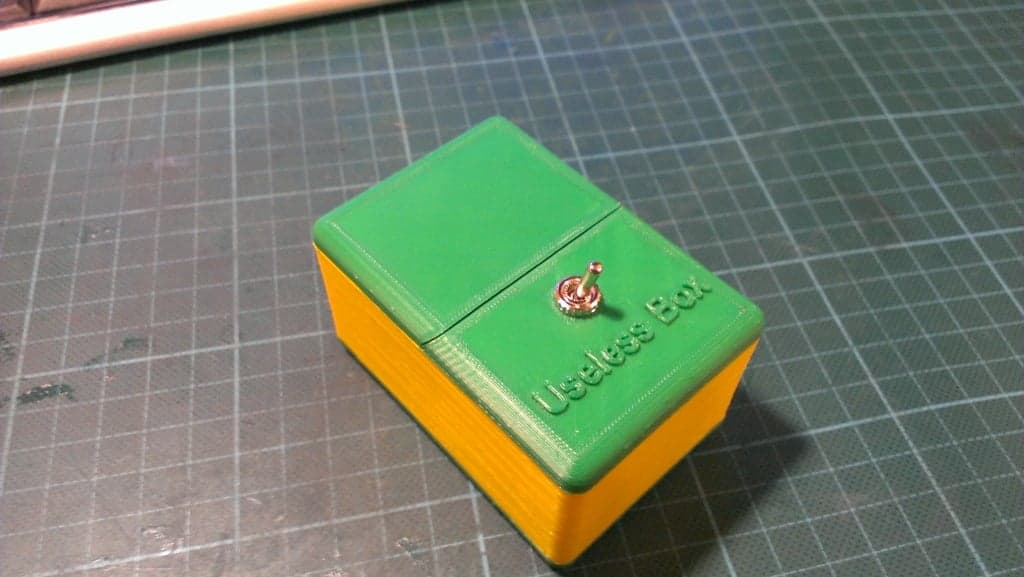 Yet another useless box with Arduino and 5g servo