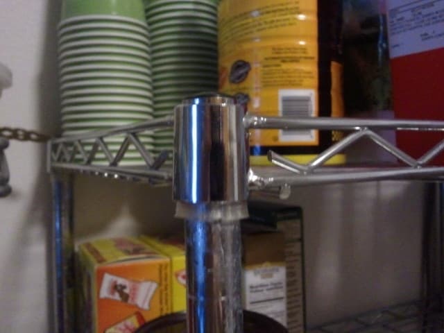 Wedge pieces for wire shelves