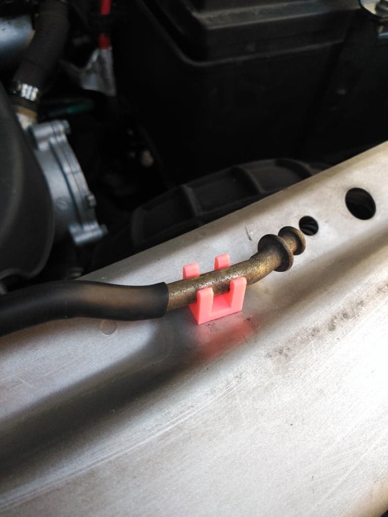 Fiat Doblo hood bar clip