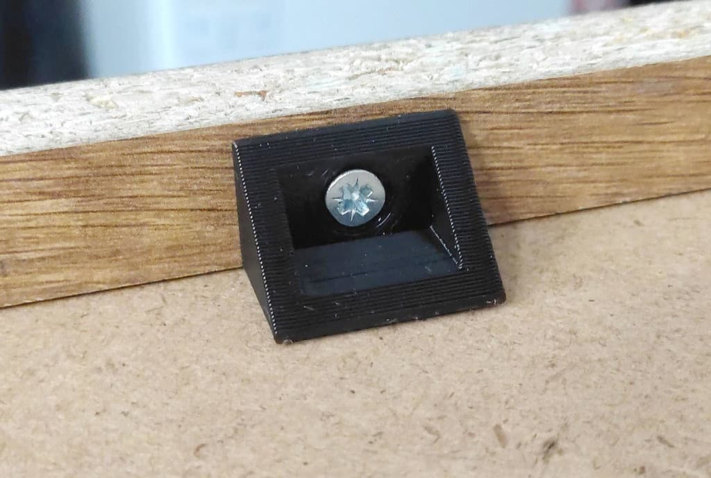 Bracket for drawer bottom